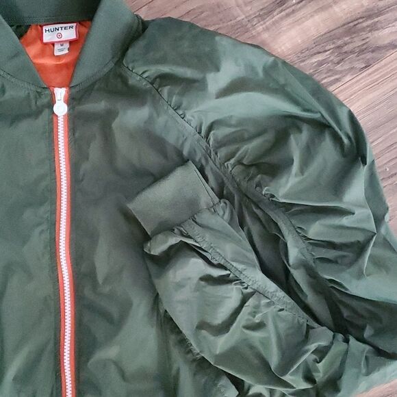 Hunter for Target | Cropped Windbreaker - Picture 5 of 6